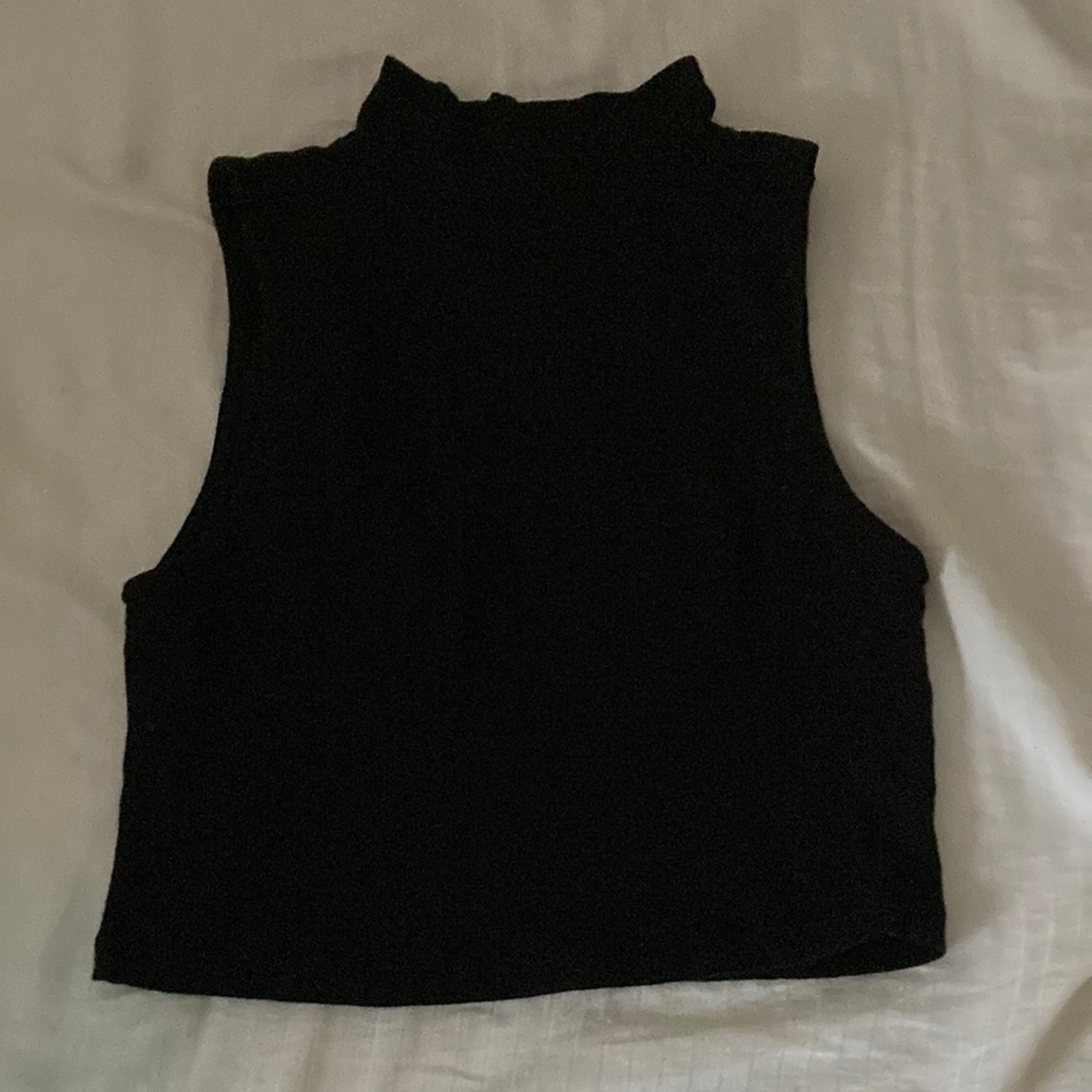 Mock neck Cropped black tank